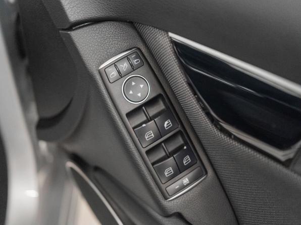 Mercedes-Benz C-Класс III (W204) Рестайлинг с пробегом 2012 года, цена 1 377 000 рублей, 109103 км, седан, Автокод Объявления