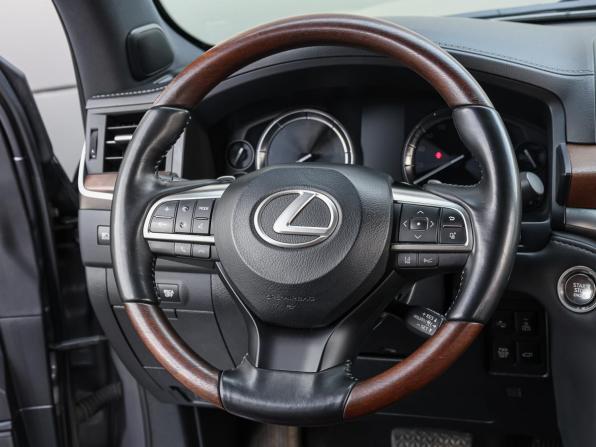 Lexus LX III Рестайлинг 2 с пробегом 2019 года, цена 7 600 000 рублей, 137681 км, внедорожник, Автокод Объявления
