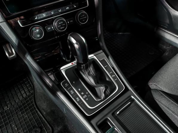 Volkswagen Golf R VII Рестайлинг с пробегом 2019 года, цена 2 950 000 рублей, 128354 км, хэтчбек, Автокод Объявления