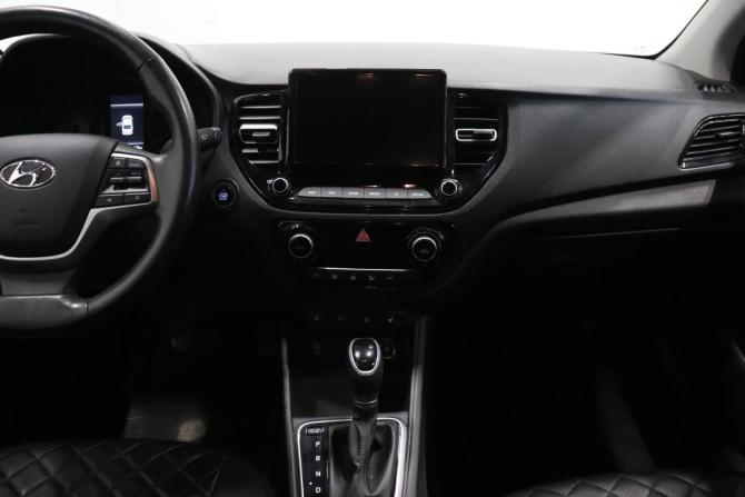 Hyundai Solaris II Рестайлинг с пробегом 2021 года, цена 1 654 000 рублей, 53118 км, седан, Автокод Объявления