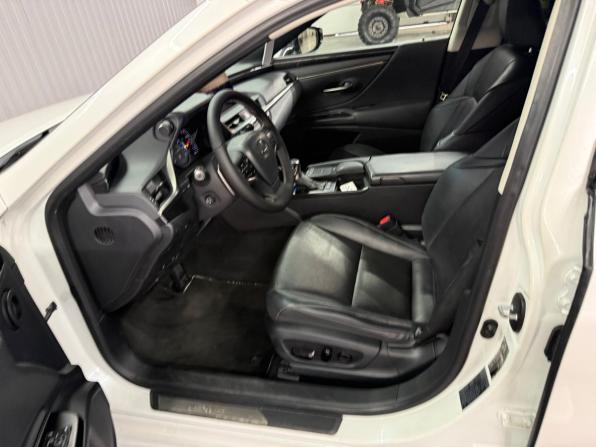 Lexus ES VII с пробегом 2021 года, цена 3 527 000 рублей, 115665 км, седан, Автокод Объявления