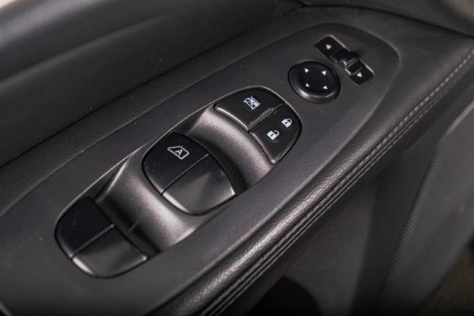 Nissan Pathfinder IV с пробегом 2015 года, цена 1 679 000 рублей, 305000 км, внедорожник, Автокод Объявления