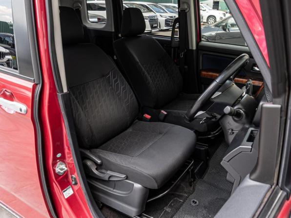 Toyota Roomy I с пробегом 2017 года, цена 1 045 000 рублей, 101104 км, микровэн, Автокод Объявления