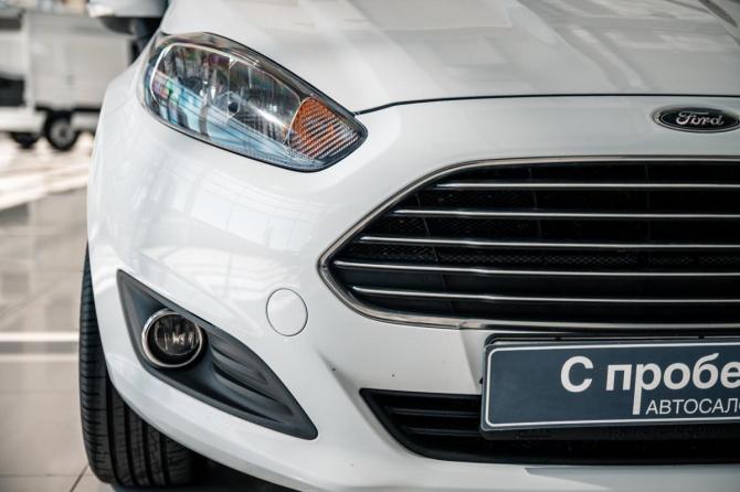 Ford Fiesta Mk6 Рестайлинг с пробегом 2018 года, цена 960 000 рублей, 90700 км, хэтчбек, Автокод Объявления
