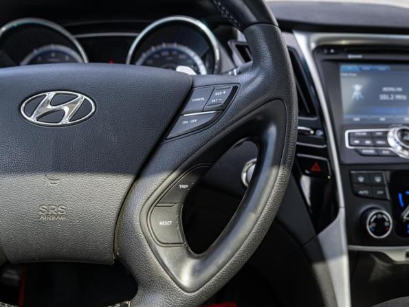 Hyundai Sonata VI (YF) с пробегом 2012 года, цена 999 000 рублей, 324459 км, седан, Автокод Объявления