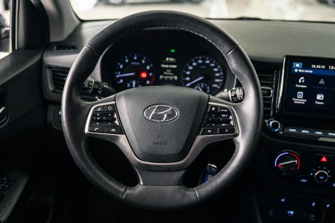Hyundai Solaris II Рестайлинг с пробегом 2021 года, цена 1 330 000 рублей, 85154 км, седан, Автокод Объявления