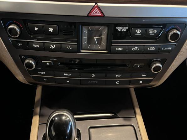 Hyundai Genesis II с пробегом 2014 года, цена 2 275 000 рублей, 106367 км, седан, Автокод Объявления