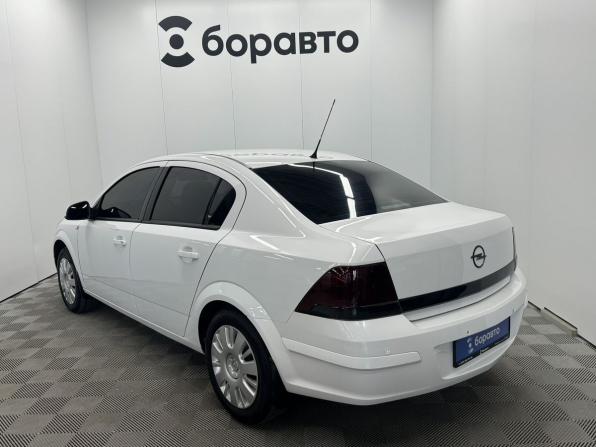 Opel Astra H Рестайлинг с пробегом 2013 года, цена 590 000 рублей, 235752 км, седан, Автокод Объявления