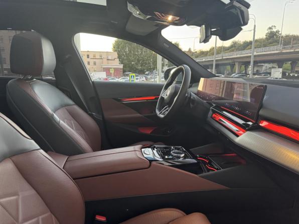 BMW 5 серии VIII (G60/G61/G68) с пробегом 2025 года, цена 7 900 000 рублей, 26162 км, седан, Автокод Объявления