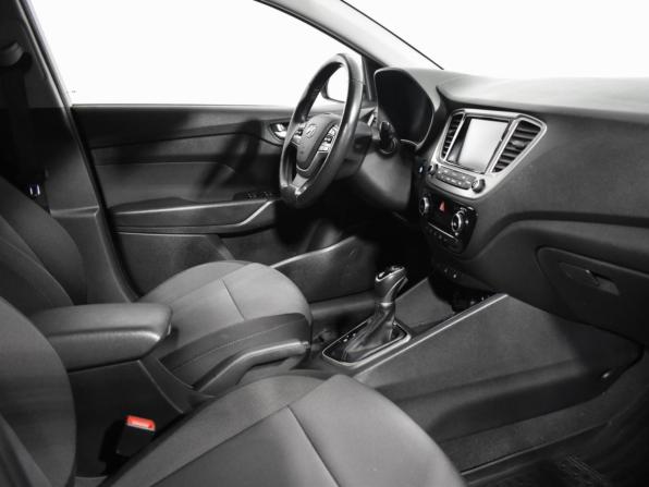 Hyundai Solaris II с пробегом 2020 года, цена 1 379 000 рублей, 124106 км, седан, Автокод Объявления