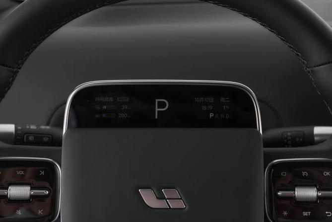 Li Auto (Lixiang) L9 I Рестайлинг с пробегом 2025 года, цена 8 989 000 рублей, 20 км, внедорожник, Автокод Объявления