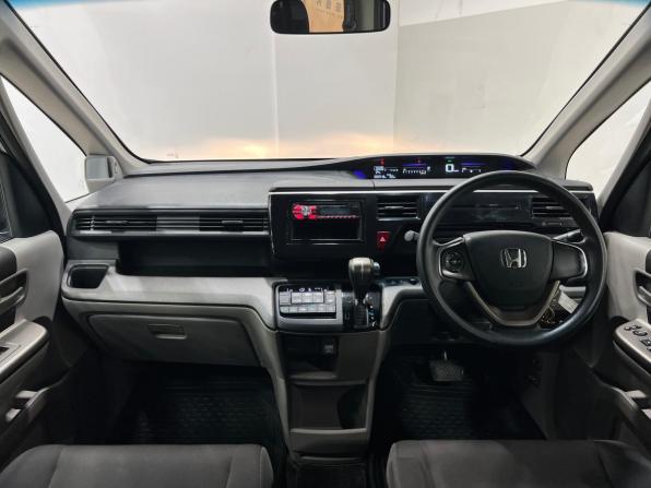 Honda Stepwgn V с пробегом 2017 года, цена 1 599 000 рублей, 202918 км, минивэн, Автокод Объявления