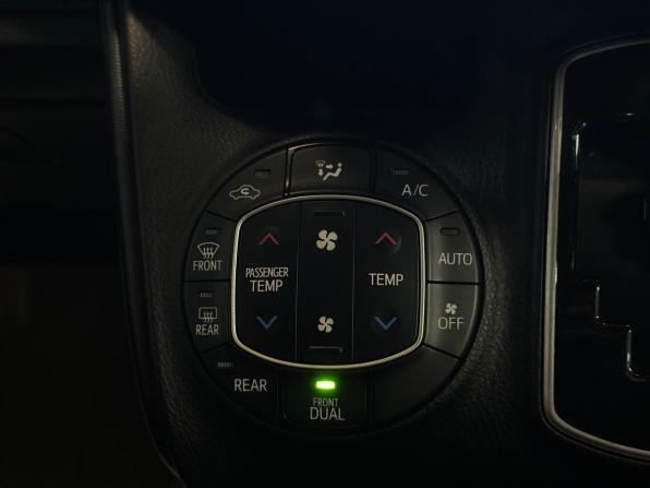 Toyota Noah III (R80) с пробегом 2017 года, цена 2 040 000 рублей, 118836 км, минивэн, Автокод Объявления