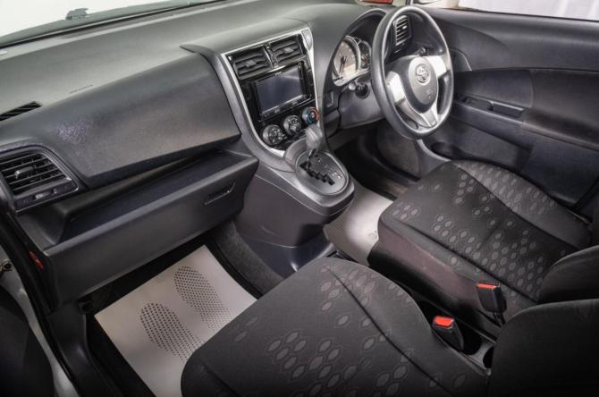 Toyota Ractis II с пробегом 2015 года, цена 989 000 рублей, 127008 км, хэтчбек, Автокод Объявления