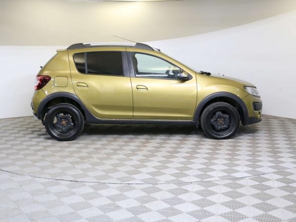 Renault Sandero II с пробегом 2015 года, цена 915 000 рублей, 110021 км, хэтчбек, Автокод Объявления