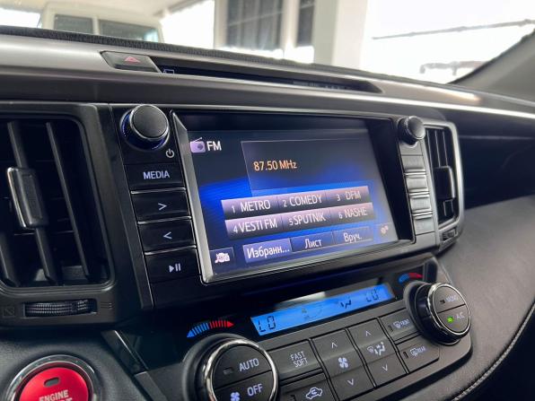Toyota RAV4 IV (XA40) Рестайлинг с пробегом 2018 года, цена 2 395 000 рублей, 147403 км, внедорожник, Автокод Объявления