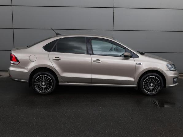 Volkswagen Polo V Рестайлинг с пробегом 2017 года, цена 1 349 000 рублей, 132940 км, седан, Автокод Объявления