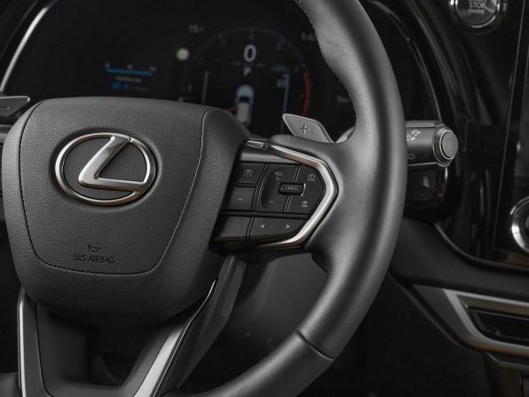 Lexus RX V с пробегом 2025 года, цена 7 800 000 рублей, 65 км, внедорожник, Автокод Объявления