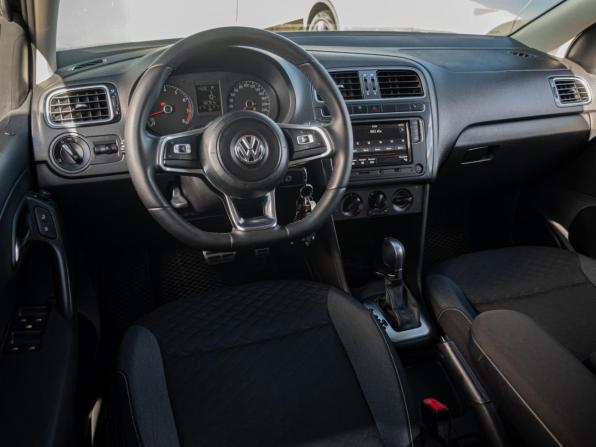 Volkswagen Polo V Рестайлинг с пробегом 2018 года, цена 1 300 000 рублей, 166781 км, седан, Автокод Объявления