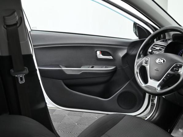 Kia Rio III Рестайлинг с пробегом 2017 года, цена 849 000 рублей, 421000 км, седан, Автокод Объявления