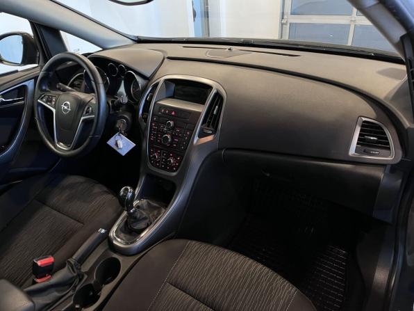 Opel Astra J Рестайлинг с пробегом 2014 года, цена 740 000 рублей, 184326 км, хэтчбек, Автокод Объявления