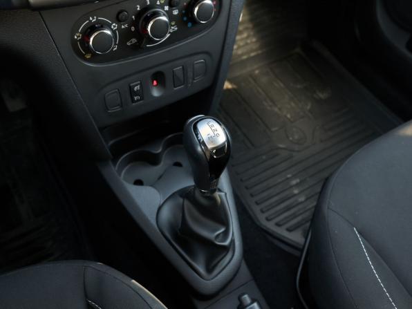 Renault Sandero II Рестайлинг с пробегом 2019 года, цена 1 137 000 рублей, 75746 км, хэтчбек, Автокод Объявления