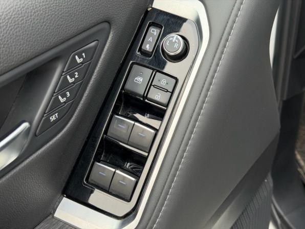 Toyota Land Cruiser 300 Series с пробегом 2022 года, цена 8 200 000 рублей, 71215 км, внедорожник, Автокод Объявления