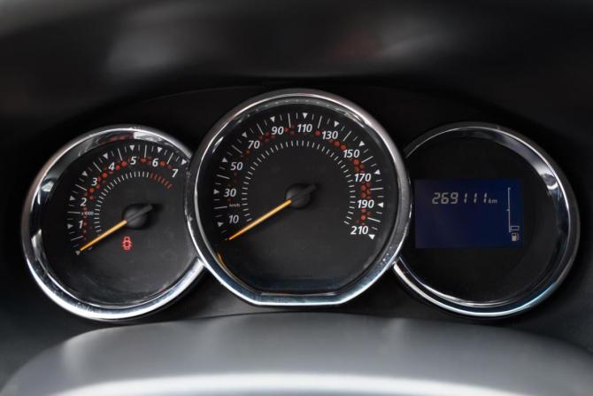 Renault Sandero II с пробегом 2015 года, цена 649 000 рублей, 269102 км, хэтчбек, Автокод Объявления