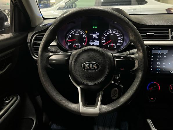 Kia Rio IV с пробегом 2018 года, цена 1 050 000 рублей, 90410 км, седан, Автокод Объявления
