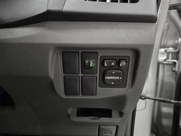 Toyota Prius III (XW30) с пробегом 2010 года, цена 899 000 рублей, 245000 км, лифтбек, Автокод Объявления