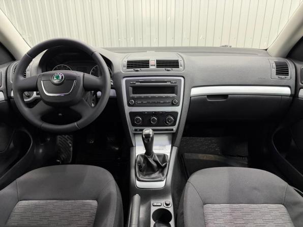 Skoda Octavia II (A5) Рестайлинг с пробегом 2011 года, цена 799 000 рублей, 216660 км, лифтбек, Автокод Объявления