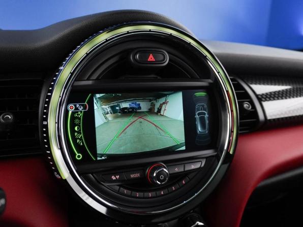 Mini Hatch III (F55/F56) с пробегом 2017 года, цена 2 649 874 рубля, 99602 км, хэтчбек, Автокод Объявления