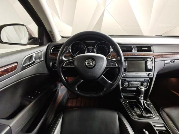 Skoda Superb II Рестайлинг с пробегом 2014 года, цена 915 000 рублей, 289748 км, лифтбек, Автокод Объявления