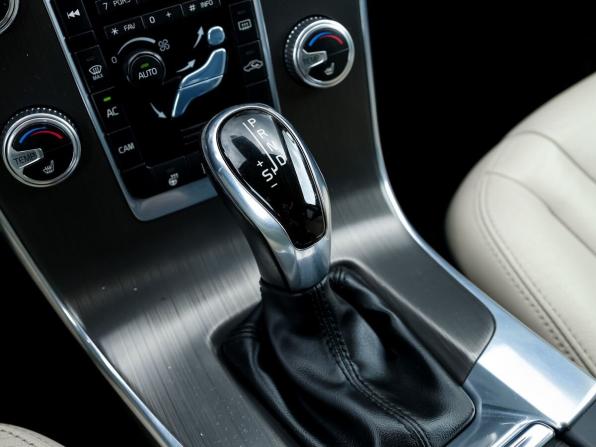 Volvo S60 II Рестайлинг с пробегом 2015 года, цена 1 559 000 рублей, 173380 км, седан, Автокод Объявления