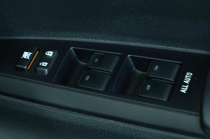 Toyota Corolla XI (E160 E170) Рестайлинг 2 с пробегом 2019 года, цена 1 699 000 рублей, 57330 км, универсал, Автокод Объявления