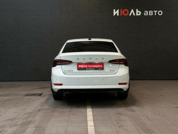 Skoda Octavia IV (A8) с пробегом 2021 года, цена 2 250 000 рублей, 126990 км, лифтбек, Автокод Объявления