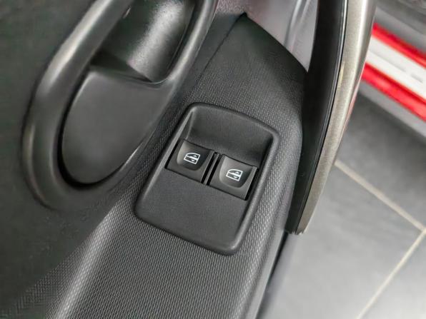 Renault Logan II Рестайлинг с пробегом 2019 года, цена 1 275 000 рублей, 30000 км, седан, Автокод Объявления