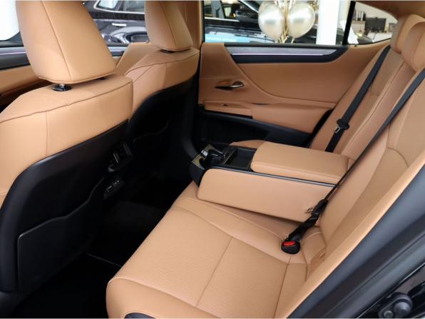 Новый Lexus ES VII Рестайлинг 2 2025 года, цена 6 250 000 рублей, седан, Автокод Объявления