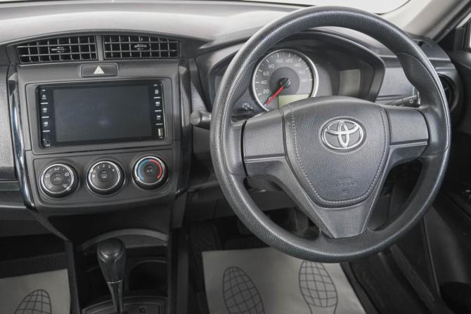 Toyota Corolla XI (E160 E170) Рестайлинг 2 с пробегом 2018 года, цена 1 389 000 рублей, 118000 км, седан, Автокод Объявления