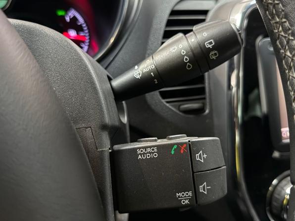 Renault Kaptur I с пробегом 2017 года, цена 1 470 000 рублей, 137498 км, внедорожник, Автокод Объявления