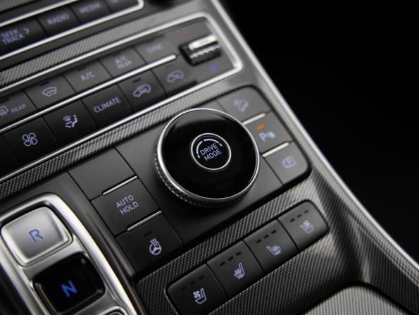 Hyundai Santa Fe IV Рестайлинг с пробегом 2021 года, цена 3 799 000 рублей, 54490 км, внедорожник, Автокод Объявления