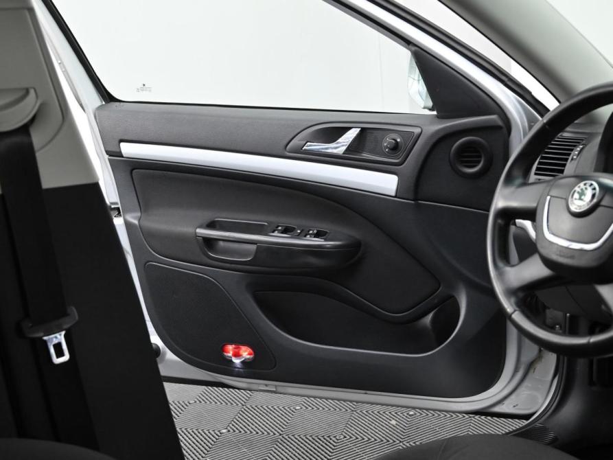 Skoda Octavia II (A5) Рестайлинг Москва  - изображение 11