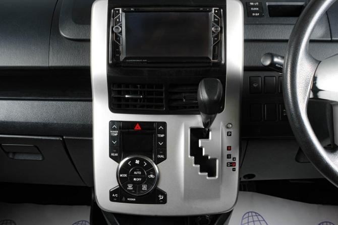 Toyota Noah II (R70) с пробегом 2012 года, цена 1 889 000 рублей, 198000 км, минивэн, Автокод Объявления