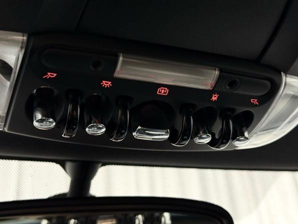 Mini Hatch III (F55/F56) с пробегом 2015 года, цена 2 069 000 рублей, 180000 км, хэтчбек, Автокод Объявления
