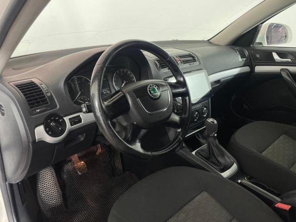 Skoda Octavia II (A5) Рестайлинг с пробегом 2011 года, цена 634 000 рублей, 304178 км, универсал, Автокод Объявления