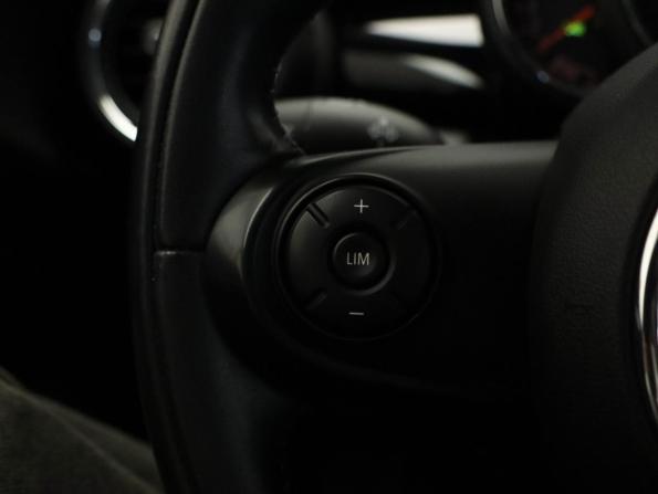 Mini Hatch III (F55/F56) Рестайлинг с пробегом 2020 года, цена 2 250 000 рублей, 53000 км, хэтчбек, Автокод Объявления
