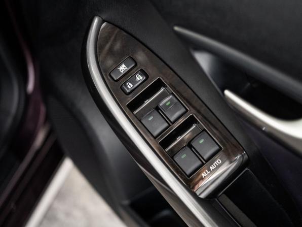 Toyota Prius III Рестайлинг (XW30) с пробегом 2014 года, цена 1 250 500 рублей, 180900 км, лифтбек, Автокод Объявления