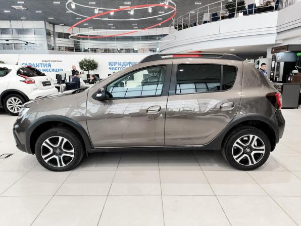 Renault Sandero II Рестайлинг с пробегом 2021 года, цена 1 380 000 рублей, 61191 км, хэтчбек, Автокод Объявления