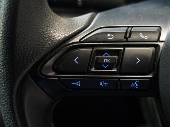 Toyota Yaris IV с пробегом 2020 года, цена 1 300 000 рублей, 93337 км, хэтчбек, Автокод Объявления
