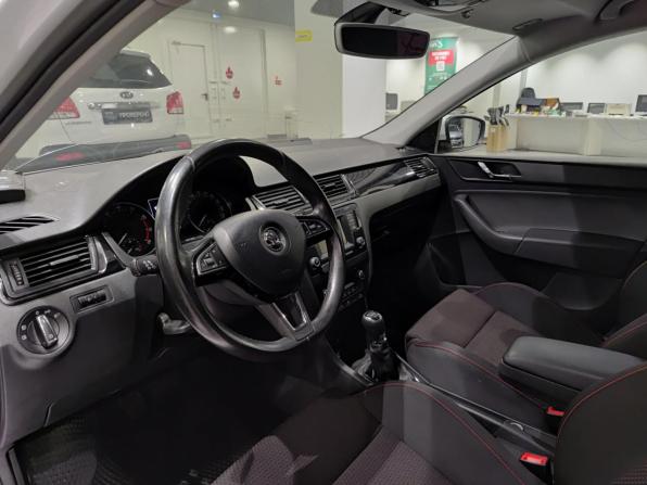 Skoda Rapid I с пробегом 2015 года, цена 1 050 000 рублей, 96314 км, лифтбек, Автокод Объявления